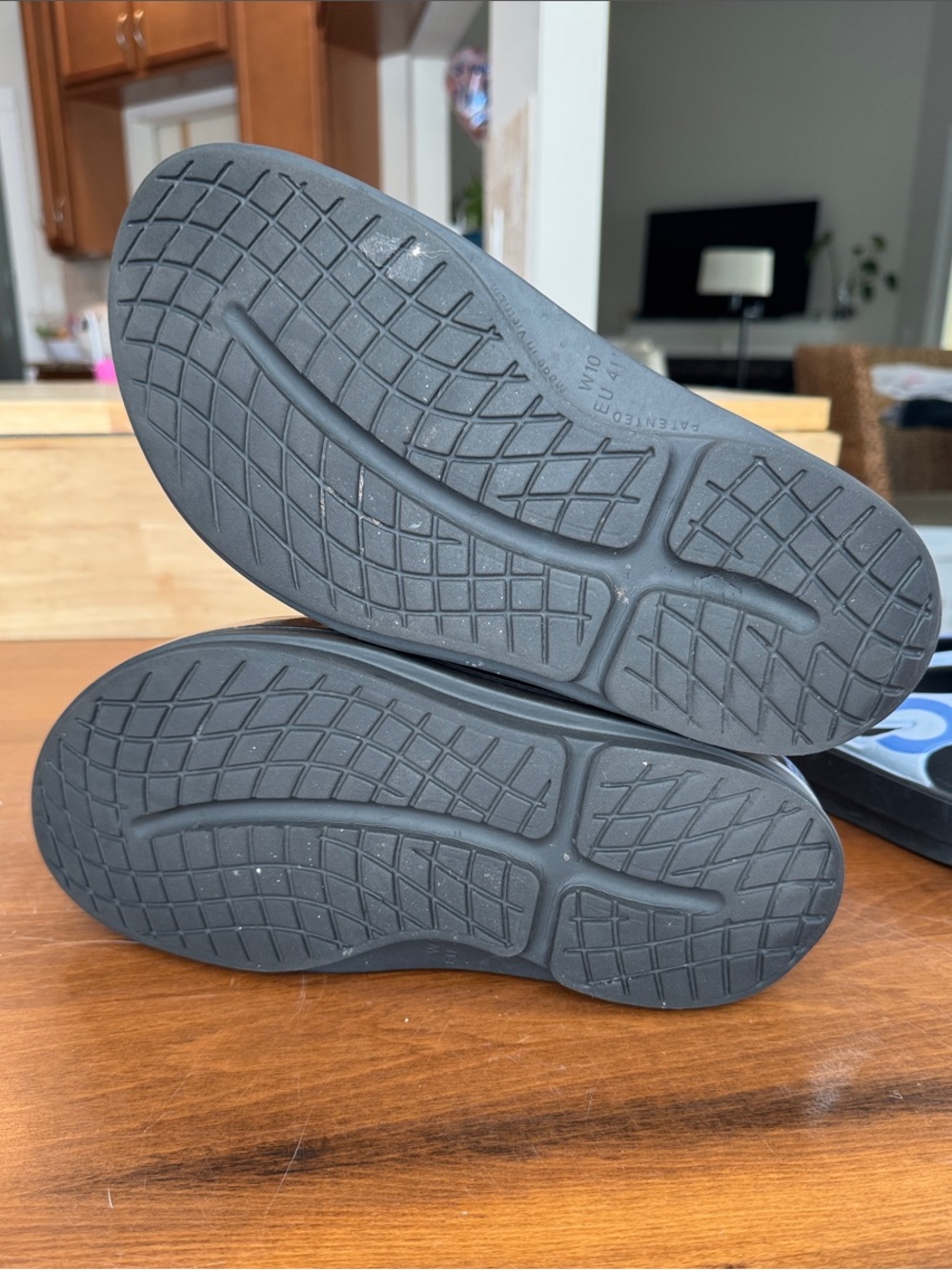 OOFOS black recovery, slide sandals, size 10 - Picture 7 of 7